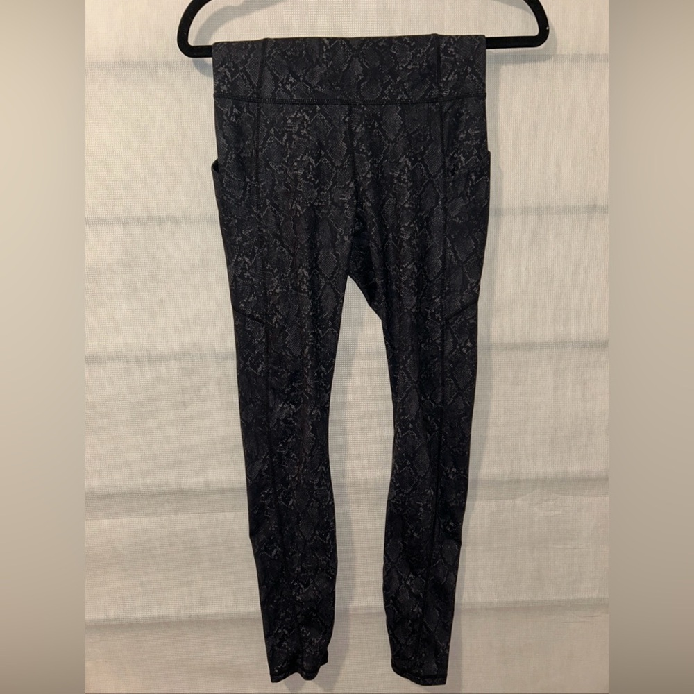 Fabletics PureLuxe Leggings Womens Black Snakeskin Print High Waist Pockets Sz S